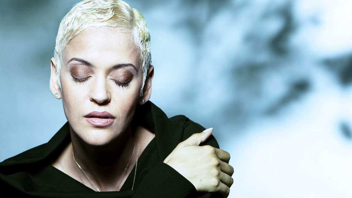 Mariza - największa sława stylu fado, skarb narodowy Portugalii, gwiazda najlepszych sal koncertowych świata powraca do Polski na jeden ekskluzywny koncert z najnowszym projektem Mariza fado Tradicional. Artystka wystąpi 27 maja 2013 roku w warszawskiej Sali Kongresowej.