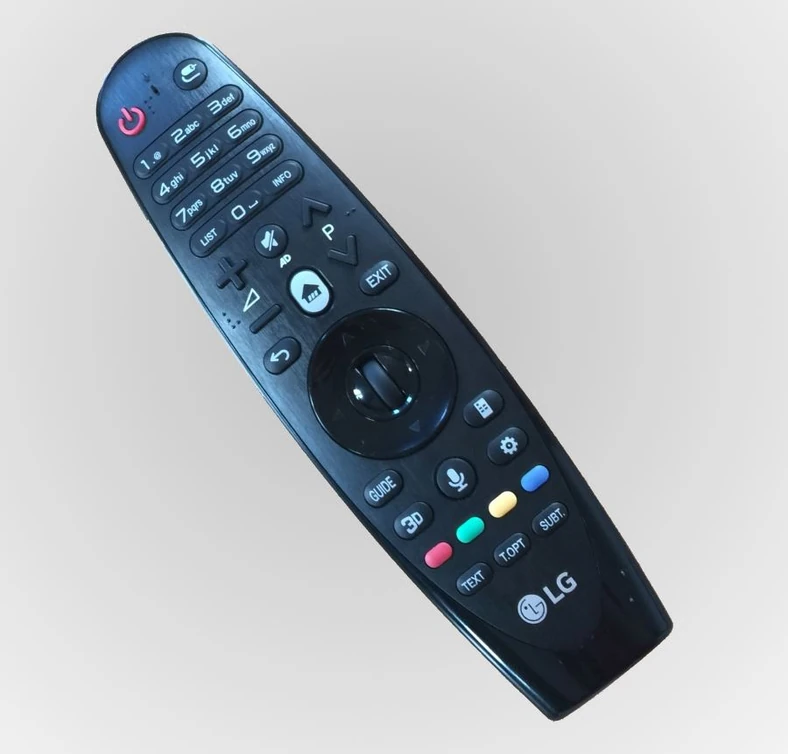 Nowy pilot MagicRemote jest funkcjonalny i wygodnie leży w dłoni