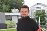 Domalewski: Mama zaprowadziła mnie do proboszcza, ale nie stawiałem oporu. Poznałem świat od zakrystii