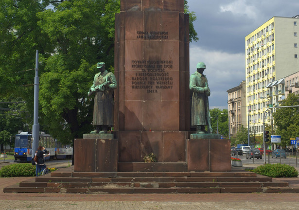 Pomnik Czterech Śpiących nie wróci na Pragę. Gronkiewicz-Waltz: Nie ma takiej woli