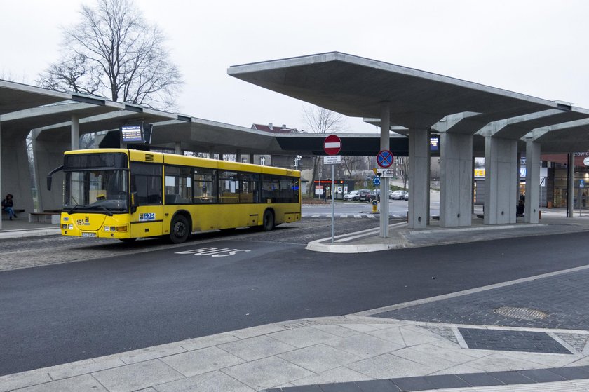 Pustki w centrum przesiadkowym w Katowicach Ligocie