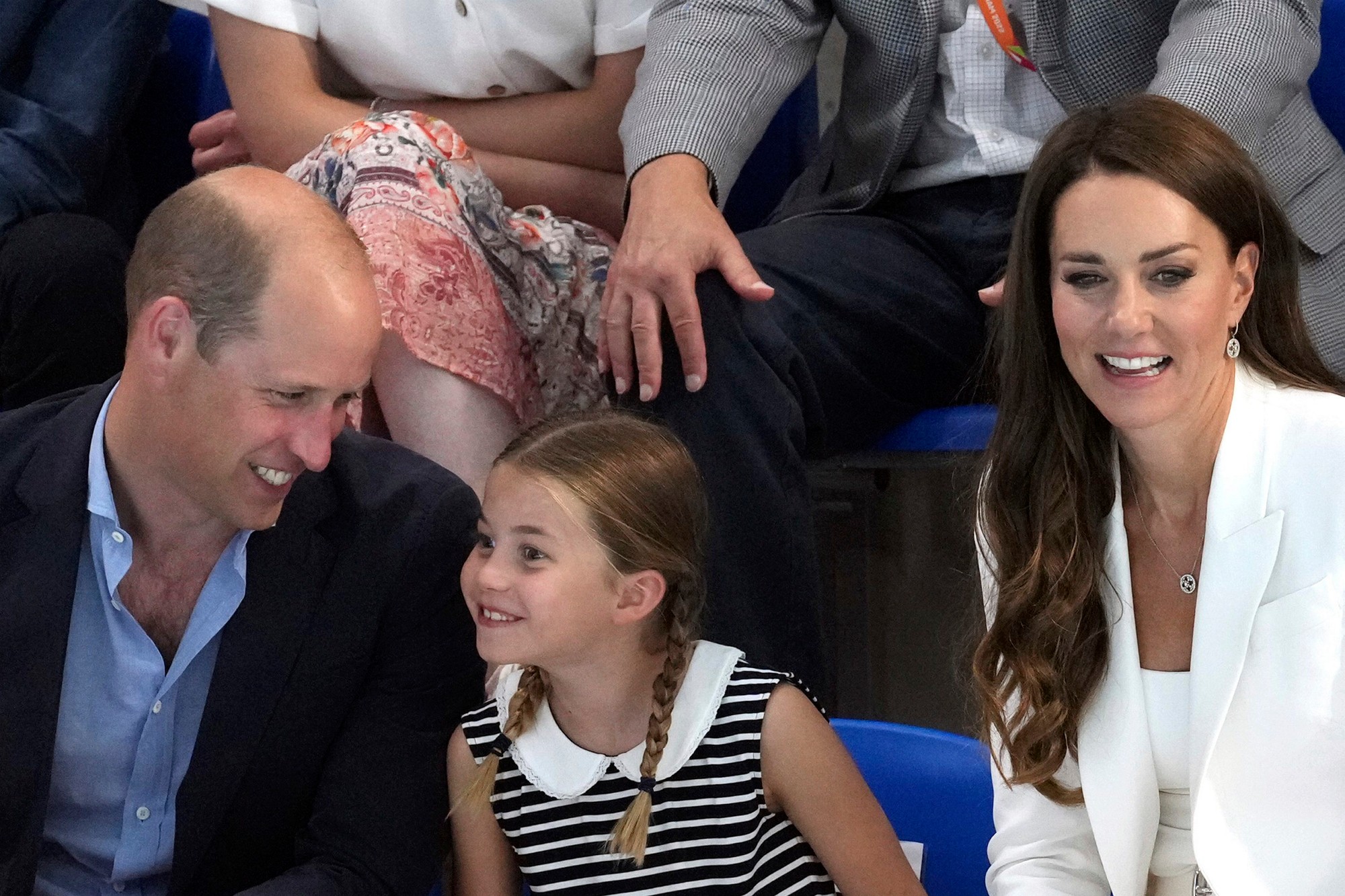 Princ William, princezná Charlotte a vojvodkyňa Kate. 
