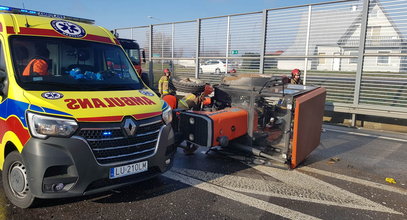 Wypadł z pojazdu. Zginął na miejscu. Tragedia w Elizówce