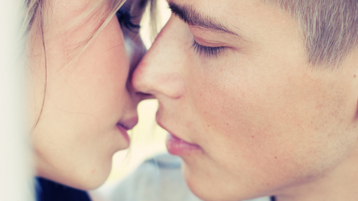 Pocałunki doczekały się własnej dziedziny nauki, nazwaną filematologią, czyli nauką o całowaniu. Chociaż wydaje się nam, że całujemy się bo lubimy, to w rzeczywistości całowanie jest wzajemną oceną biologicznej "przydatności" potencjalnego partnera.