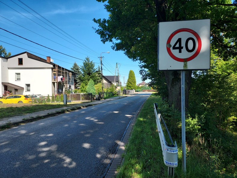 Na niemalże całej ul. Borowskiego obowiązuje ograniczenie prędkości do 40 km na godz.