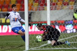 Lotto Ekstraklasa: Kuriozalny gol dla Lecha. Bramkarz Jagiellonii wpadł z piłką do bramki