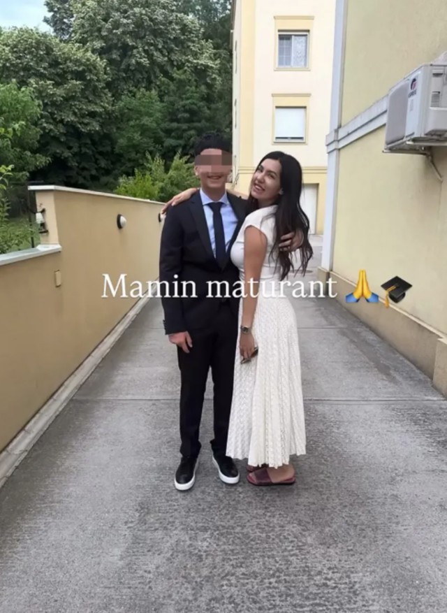 Tanja Savić ispratila sina na maturu