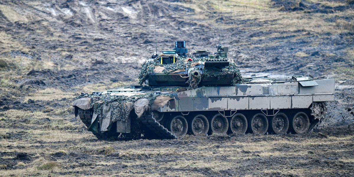 Czołg Leopard 2 podczas ćwiczeń. 