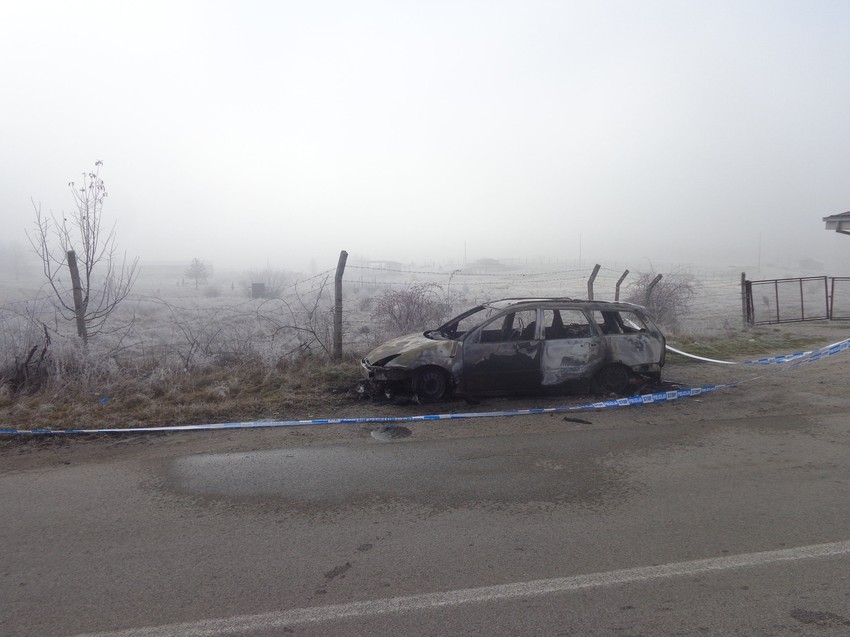 Automobil uništen, mladić stradao