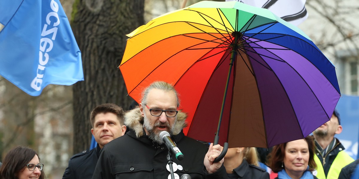 Mateusz Kijowski, lider KOD na manifestacji Nowoczesnej