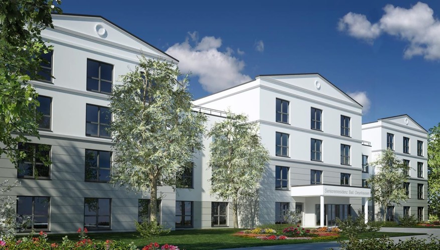 Pomieści 88 pokoi z łazienkami dla pensjonariuszy. Będzie wyposażony w gabinety rehabilitacyjne, kuchnię, stołówkę i pralnię na każdym piętrze. Kontrakt jest wart 18 mln zł. To trzecia tego typu umowa Unibepu w Niemczech. Przy okazji otwierania jednego z domów w miejscowej prasie pojawiły się informacje, że generalnym wykonawcą jest firma z Polski. Unibep przyjął zasadę, że realizuje inwestycje w maksymalnym stopniu przy pomocy polskich podwykonawców i pracowników, o których za Odrą nie jest trudno.