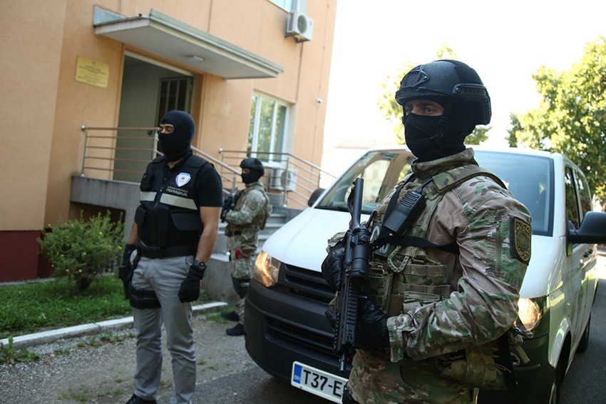 Jako obezbeđenje oko Tužilaštva