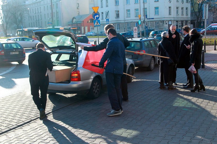 „Pogrzeb demokracji". Przyszło 13 osób