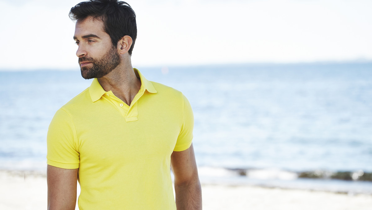 Męska koszulka polo na lato – jak ją nosić? 