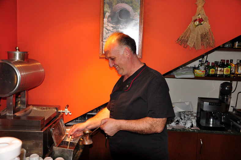 Andreas Gerasiotes i jego maszyna do parzenia kawy