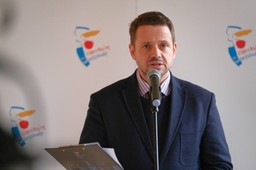 Trzaskowski: Parkowanie w stolicy nadal płatne, komunikacja miejska bez zmian