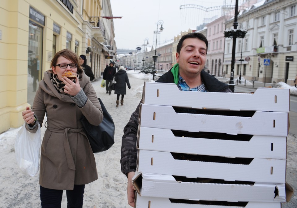 Dziś dozwolone jest objadanie się, fot. PAP/Andrzej Hrechorowicz