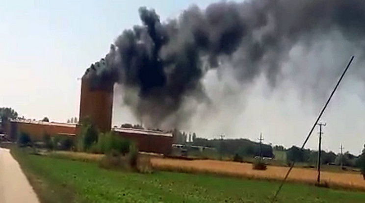 Robbanás történt a gyárban Csémnél / Fotó: Olvasóriporter