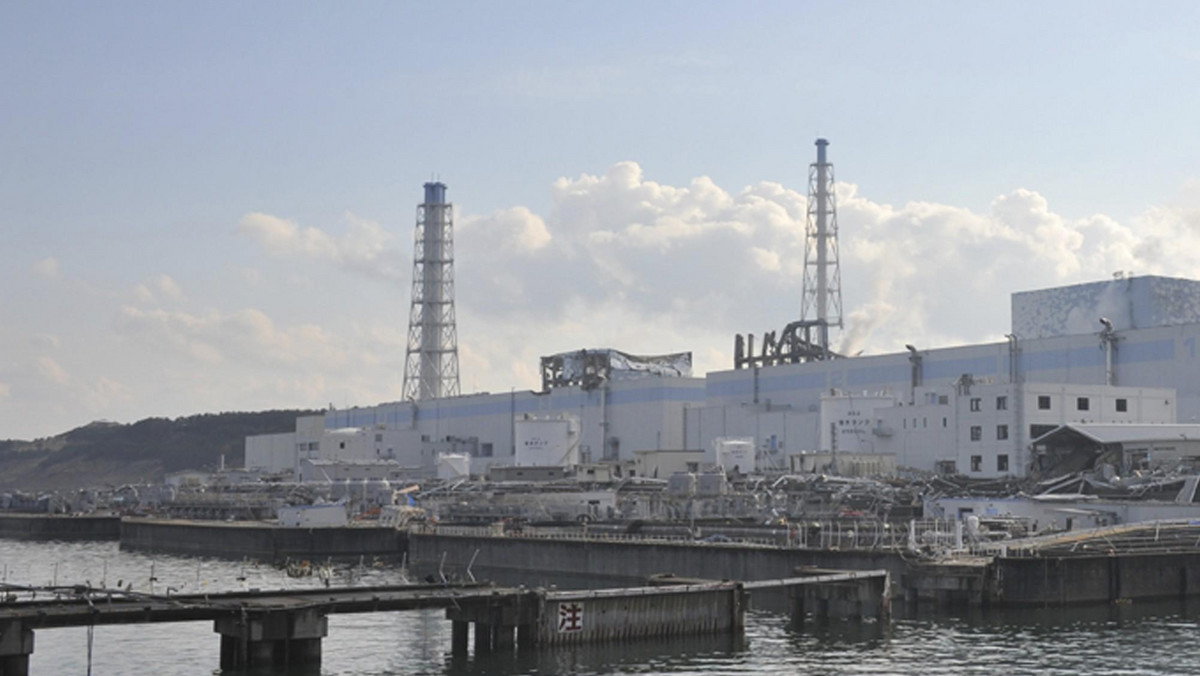 Ekipy techniczne próbują cały czas uszczelnić reaktor nr 2 uszkodzonej elektrowni atomowej w Fukushimie i powstrzymać radioaktywny wyciek - poinformowały dziś rano japońskie media.