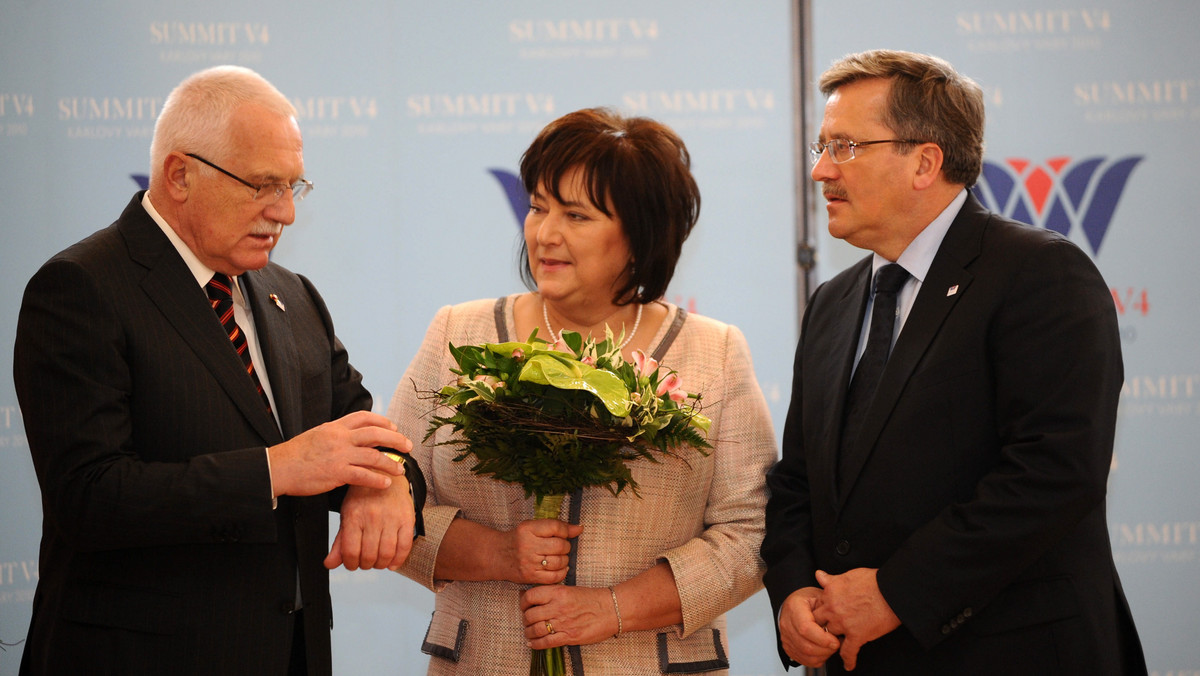 Grupa Wyszehradzka powinna silnie oddziaływać na Europę - mówili w Czechach podczas inauguracji spotkania jej przywódców prezydenci Polski, Węgier, Czech i Słowacji. Jednym z głównych tematów dwudniowego szczytu Grupy będzie nowa koncepcja strategiczna NATO.