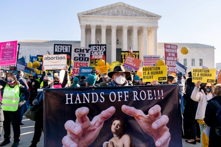 Protest protivnika i aktivista za pravo na abortus ispred američkog Vrhovnog suda 1. decembra 2021.