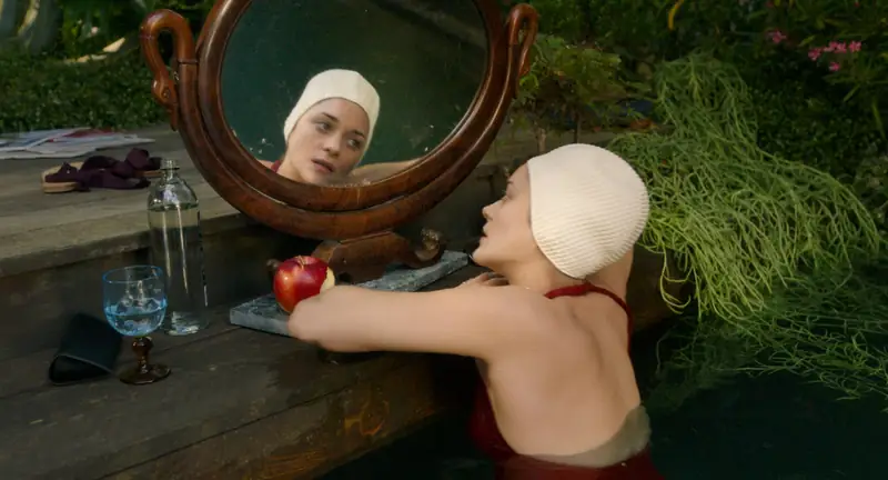 Marion Cotillard jako Ann w &quot;Annette&quot; reż. Leos Carax