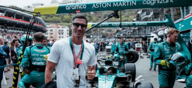 Robert Lewandowski w garażu Astona Martina. Odwiedził Grand Prix Formuły 1 w Monako