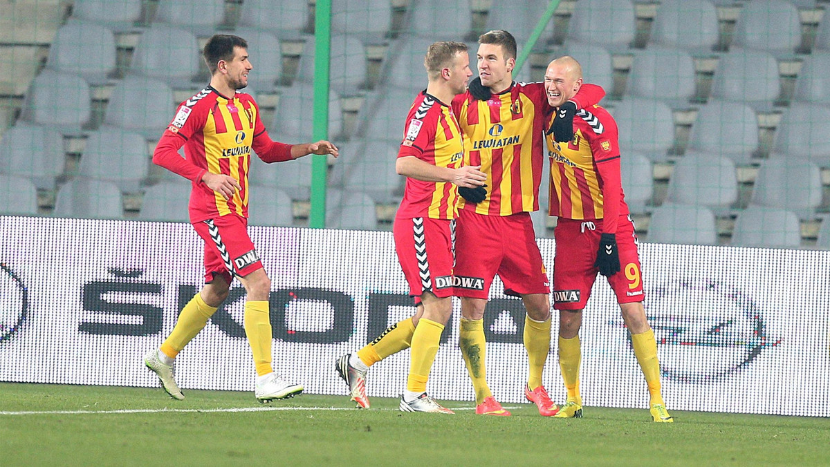 W drugim sparingu podczas obozu przygotowawczego w Turcji Korona Kielce przegrała 0:2 z FC Nasaf z Uzbekistanu. Obie bramki dla zespołu z Azji zdobył Shomurodov.