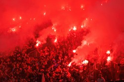 Od przyszłego sezonu dwa lata więzienia za odpalanie pirotechniki na stadionach