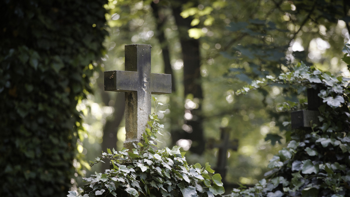 Podczas prac badawczych prowadzonych przez włoskich archeologów na antycznym cmentarzu w Toskanii odsłonięto XIII-wieczny grób kobiety uznanej za czarownicę. Odkrycia dokonano na nadmorskim cmentarzu w miejscowości Piombino w prowincji Livorno.