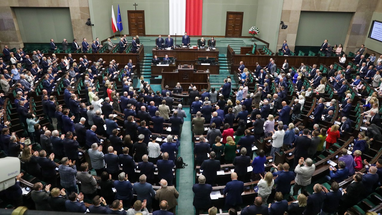 Rośnie poparcie dla partii Grzegorza Brauna. Nowy sondaż partyjny