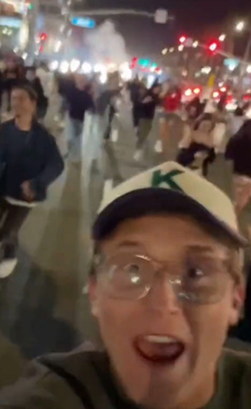 Adrijanova kikbek žurka - gomila na ulici