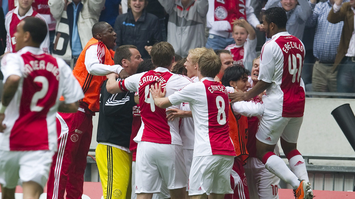 W bezpośrednim pojedynku dwóch najlepszych drużyn sezonu Eredivisie Ajax Amsterdam pokonał Twente Enschede 3:1 i zdobył tytuł mistrza Holandii. Szóste miejsce przypadło Rodzie Kerkrade Przemysława Tytonia i Mateusza Prusa.