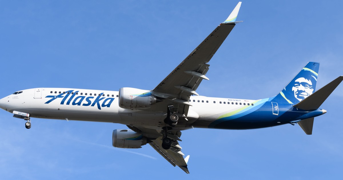 A passenger has accused Alaska Airlines of leaving him 'stranded' in a remote Arctic town - Vimarsana News