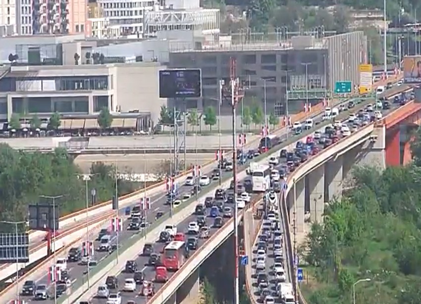 Velika kolona vozila na Gazeli