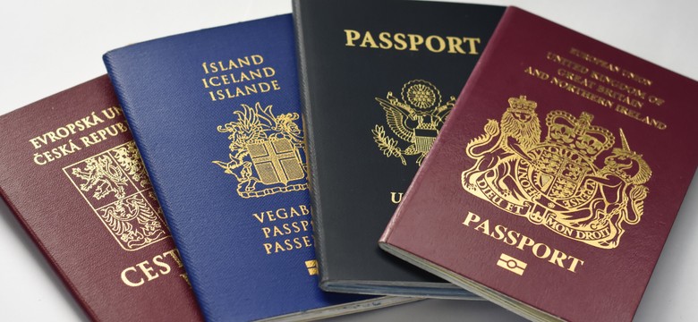 Oto najpotężniejsze paszporty na świecie w 2025 roku. Jak plasuje się Polska?