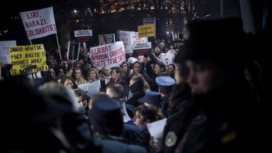 Wielka demonstracja w Kosowie po śmierci 30-latki. "Precz z patriarchatem"