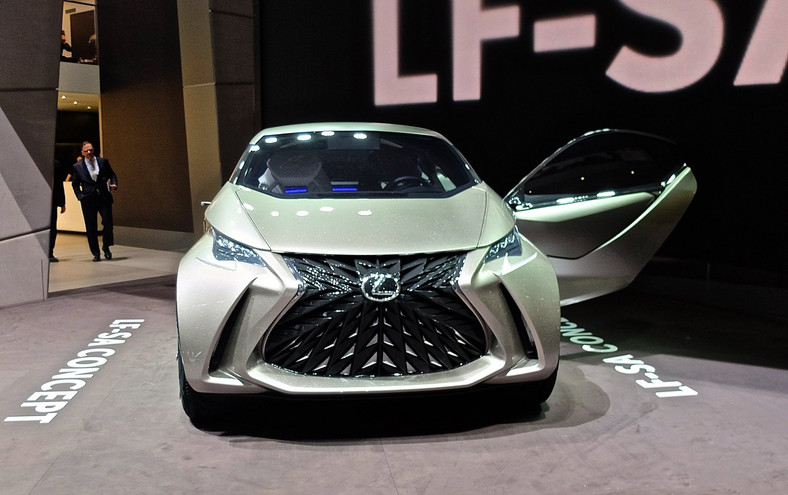  Lexus LF-SA