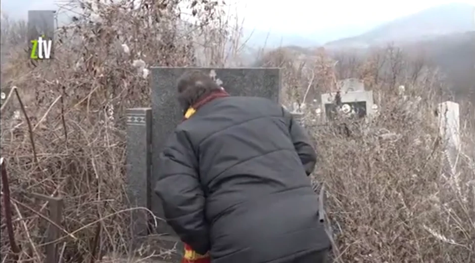 Mirjana Jovanović na grobu Zagorke Milenković