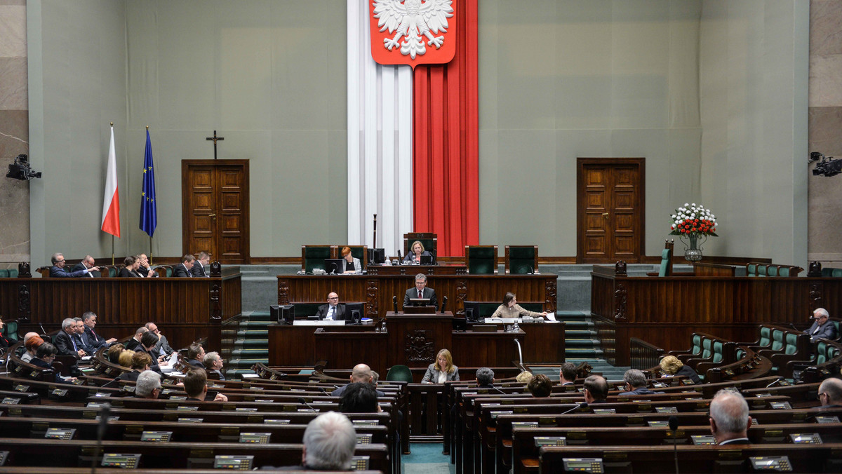 W Sejmie toczy się debata nad czterema projektami dotyczącymi zapłodnienia in vitro. - Rządowy projekt ustawy o leczeniu niepłodności jest kompleksowy i obiektywnie najlepszy - przekonywał podczas debaty w Sejmie nad rozwiązaniami dot. in vitro Grzegorz Sztolcman (PO). - Jeżeli nie ma prawa, to znaczy, że wszystko wolno. W klinikach in vitro dzieją się rzeczy straszne - podkreślił Jarosław Gowin i dodał, że w klinikach m.in. handluje się zarodkami.