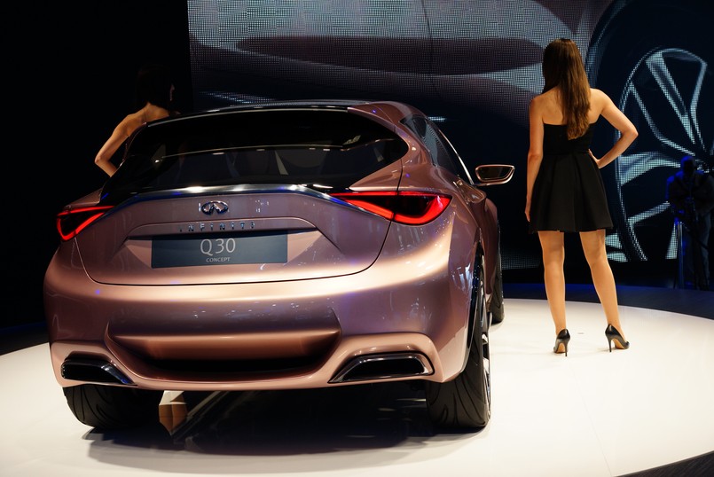 Infiniti Q30 Concept to najnowszy prototyp, który zadebiutował w czasie salonu samochodowego we Frankfurcie. Japończycy "rzucają w ten sposób granat" zaczepny w stronę BMW serii 1 czy audi A3. Styliści mówią jasno, że koncept zwiastuje stylistykę kompaktowego samochodu Infiniti, który będzie produkowany seryjnie. Gdzie i dlaczego nie w FSO?