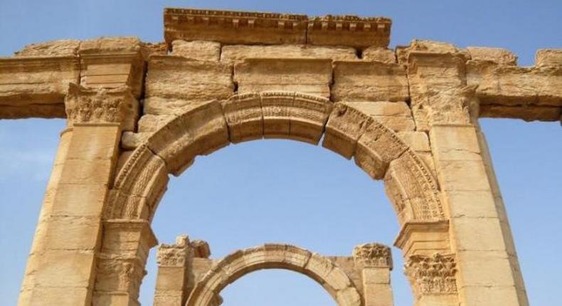 Islamic State militants blow up ancient Arch of Triumph in Palmyra