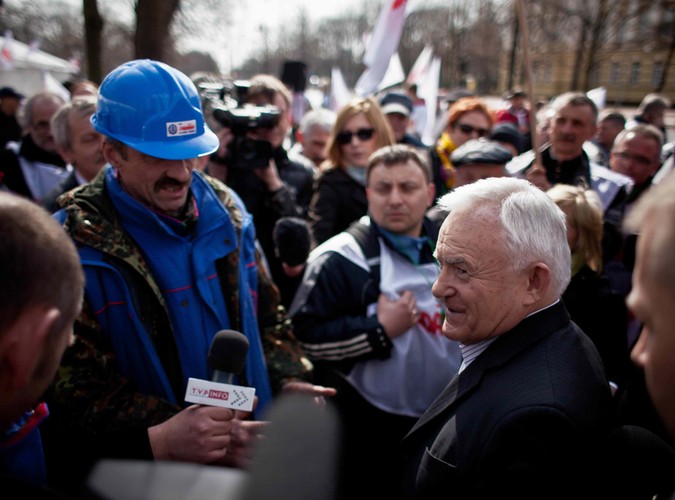 Miasteczko namiotowe 'Solidarności' przed kancelarią premiera