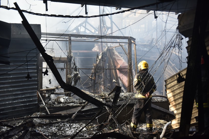 Od kineskog tržnog centra ostalo samo zgarište