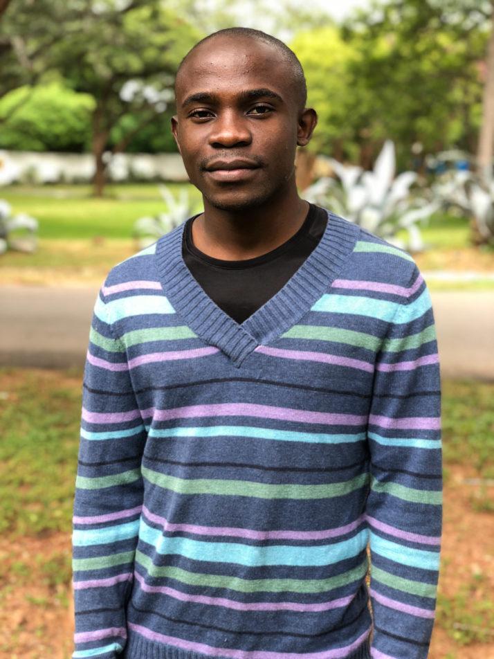 Bob Mbuyanda, 22, pakowacz