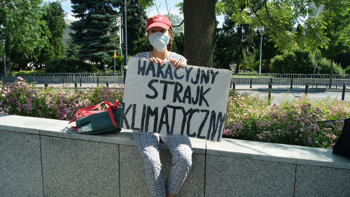 Wakacyjny Strajk Klimatyczny przed Sejmem. Inga znowu apeluje do polityków