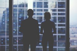 Rząd da większą podwyżkę niż wymaga UE. Ekspert ostrzega: To może stanowić problem