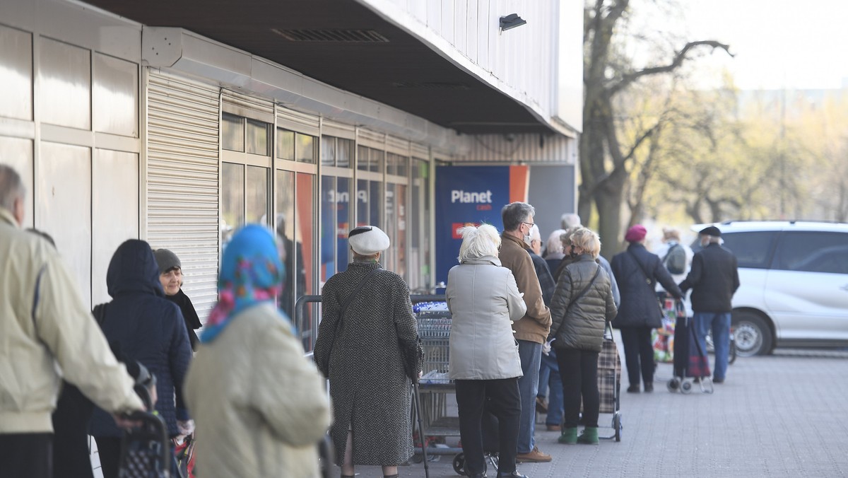 Koronawirus w Polsce. PIH: system robienia zakupów przez seniorów wymaga korekty