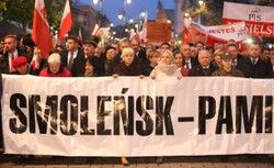 Jak zapobiec kontrmanifestacjom podczas miesięcznicy? PiS uszczelni prawo o zgromadzeniach cyklicznych