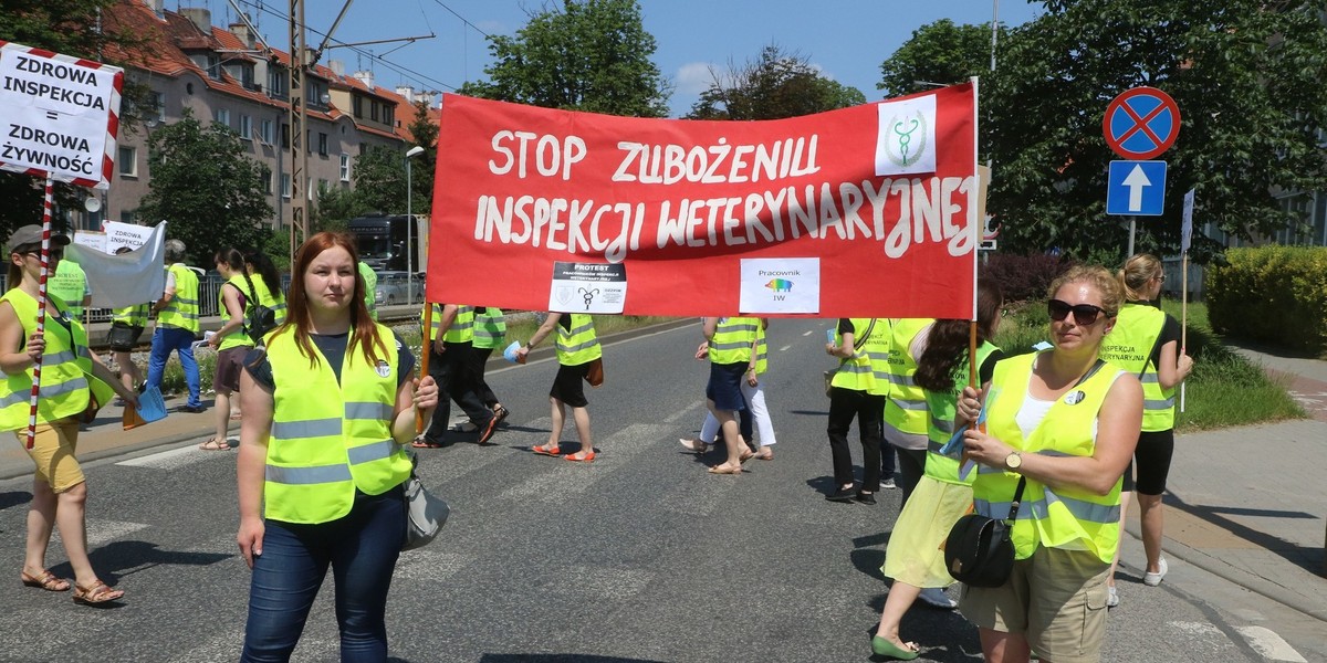 Podwyżki dla pracowników inspekcji weterynaryjnej mają być wypłacane od 1 sierpnia. Na ten cel przeznaczono 20 mln zł